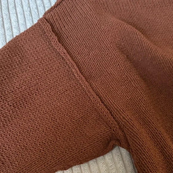 Abercrombie & Fitch Soft AF Crew Neck Sweater - Picture 4 of 4